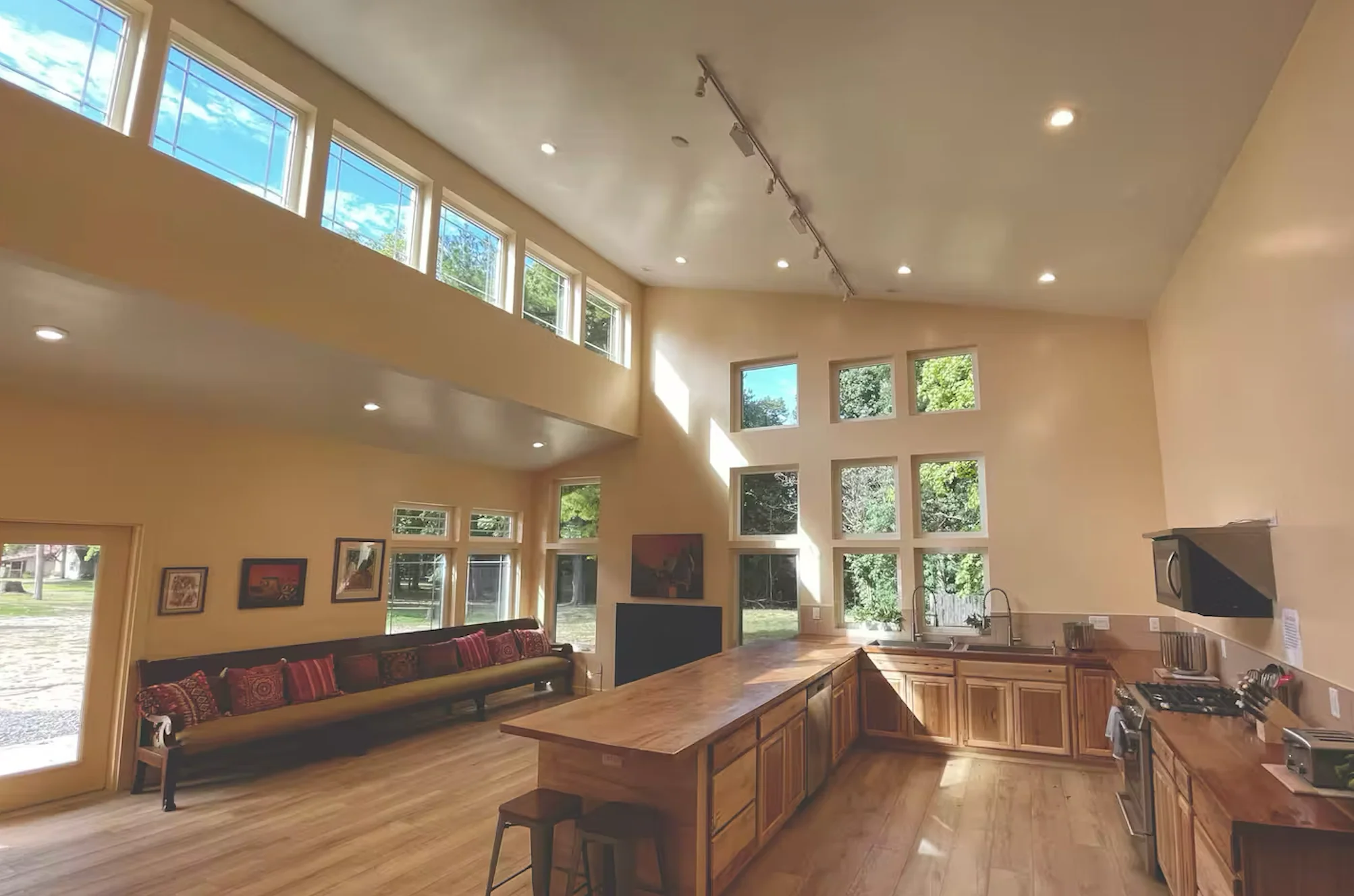 The great room at Ronora Lodge